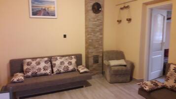 Apartment, 3 Bedrooms, Terrace | Living area