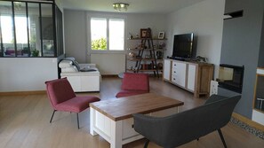 TV, ping pong, books