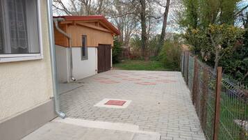 House, 3 Bedrooms, Balcony, Garden View | Property grounds