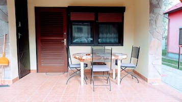 Ferienhaus, 3 Schlafzimmer, Balkon, Gartenblick | Speisen