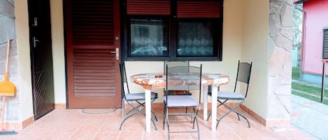 Rumah, 3 kamar tidur, balkon, pemandangan kebun | Tempat makan