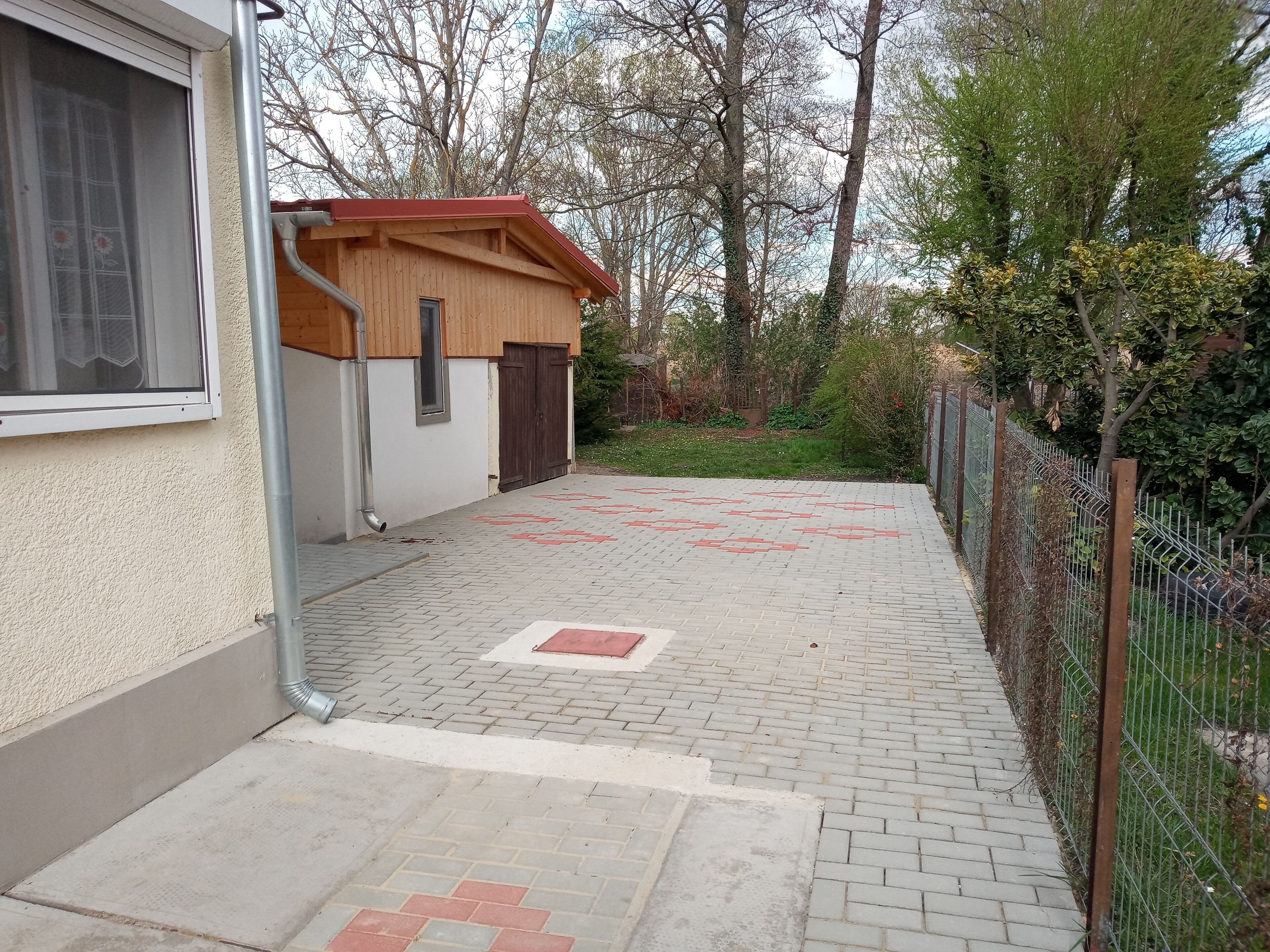 House, 3 Bedrooms, Balcony, Garden View | Property grounds