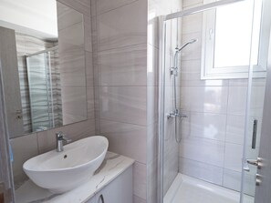 Vila, 4 quartos, piscina particular, vista para o jardim | Banheiro