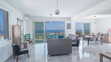 Villa, 4 slaapkamers, privézwembad, uitzicht op tuin | Woonruimte