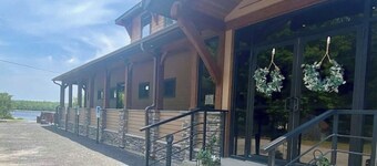 Adirondack Lakeside Lodging, Wrap Around Deck, Panoramic Lakeviews, Beach Access