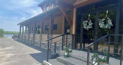 Adirondack Lakeside Lodging, Wrap Around Deck, Panoramic Lakeviews, Beach Access