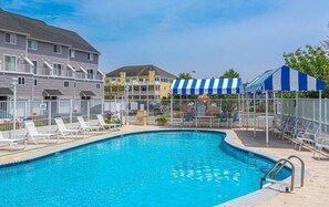 Outdoor pool - Harbour Island Luxury Waterfront Condo Sunset View-Pool-Marina-Beach-Boardwalk (Ocean City)