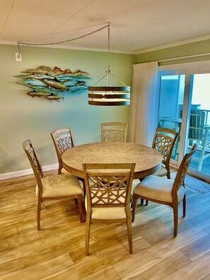 Dining - Harbour Island Luxury Waterfront Condo Sunset View-Pool-Marina-Beach-Boardwalk (Ocean City)