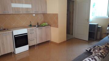 Apartment, 1 Bedroom, Terrace, Garden View | Interior