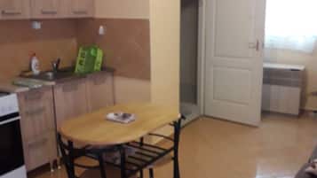 Appartamento, 1 camera da letto, terrazzo, vista giardino | Ristoranti