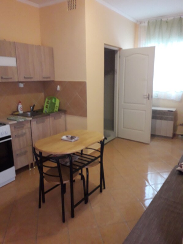Appartement, 1 chambre, terrasse, vue jardin | Restauration