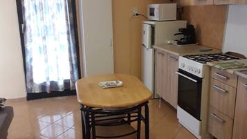 Apartment, 1 Bedroom, Terrace, Garden View | Interior