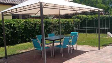 Apartment, 4 Bedrooms, Smoking, Balcony | Dining