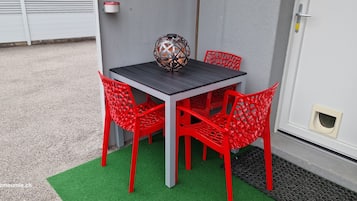 Room, 1 Bedroom, Smoking, Terrace | Tempat makan luar