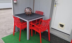 Værelse - 1 soveværelse - ryger - terrasse | Udendørs spisemuligheder