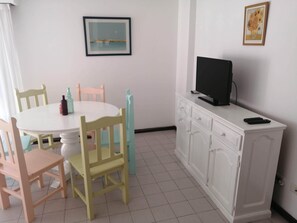 Premium bedding, in-room safe, individually furnished, laptop workspace