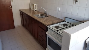 茶具/咖啡用具、炉灶、电热水壶、厨具/餐具
