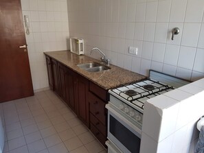 爐具、咖啡機/沖茶器、電熱水壺、廚房用具/餐具/器皿