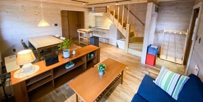 【コテージ Ａ】2階建て2LDK (70平米) 無料WIFI 禁煙 | リビングルーム | 床暖房