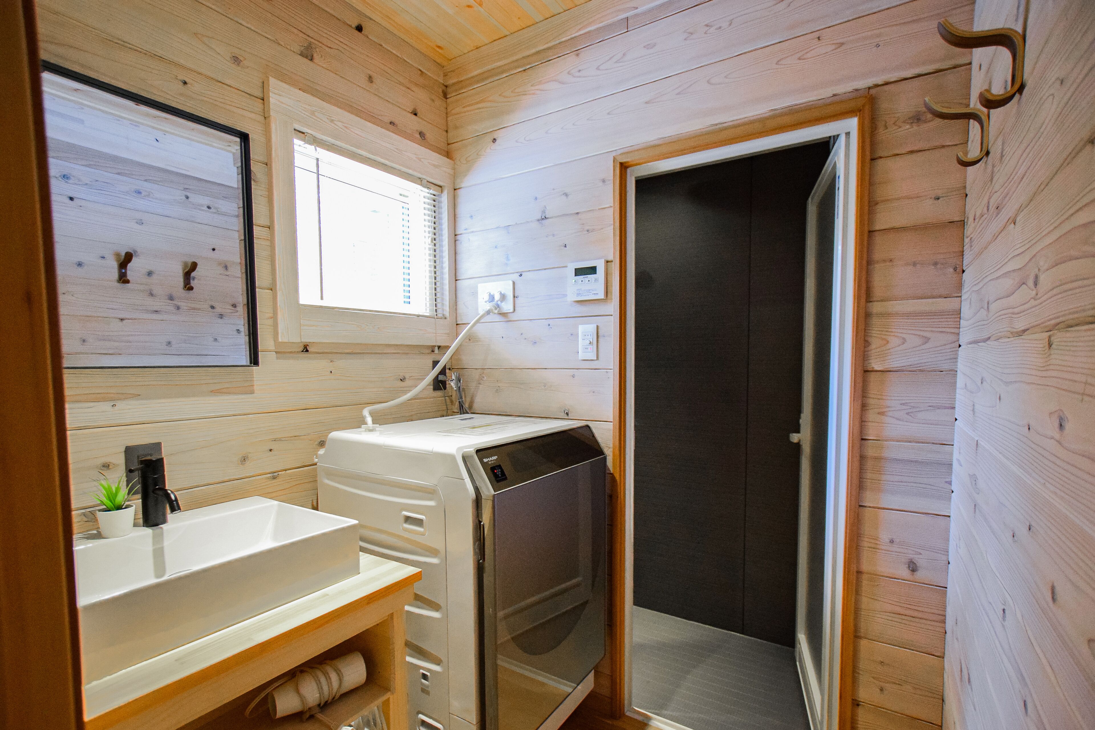 BASIC COTTAGE, Non Smoking | Bathroom | Shower, rainfall showerhead, hair dryer, bidet