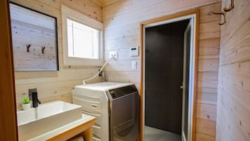 BASIC COTTAGE, Non Smoking | Bathroom | Shower, rainfall showerhead, hair dryer, bidet