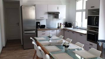 Coffee/tea maker, fridge, microwave, oven