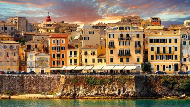 Unclassified image, 1 of 10, button - Family House in Corfu Town, old Port (Corfu)
