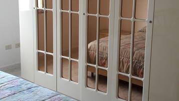 2 chambres, fer et planche Ă repasser, Wi-Fi, draps fournis