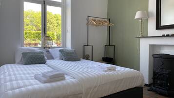 11 bedrooms, WiFi, bed sheets