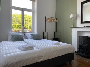 11 bedrooms, WiFi, bed sheets - Exclusive authentic mansion (16p) near Maastricht (Eijsden)