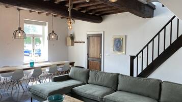 TV, fireplace, offices