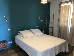 3 slaapkamers, een strijkplank/strijkijzer, wifi, beddengoed