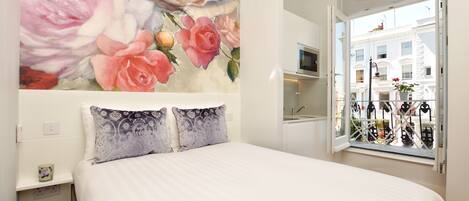 Balcony Small Studio Apartment | Iron/ironing board, free WiFi, bed sheets