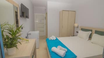 Design Room | Premium bedding, memory-foam beds, in-room safe, laptop workspace