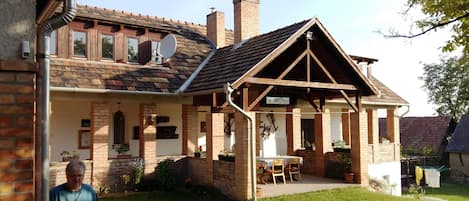 Zimmer, 1 Schlafzimmer, Raucher, eigener Pool | Terrasse/Patio