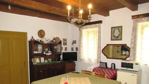 Chambre, 1 chambre, fumeur, piscine privée | Salle de séjour