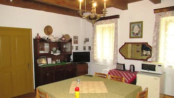 Room, 1 Bedroom, Smoking, Private Pool | Living room