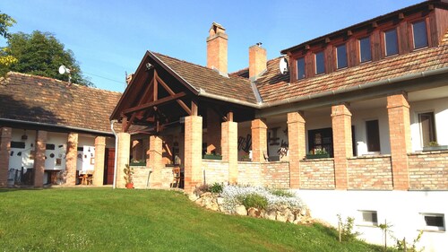 Room in Farmhouse - Rustic Charm - two Bedroom Suite 8601