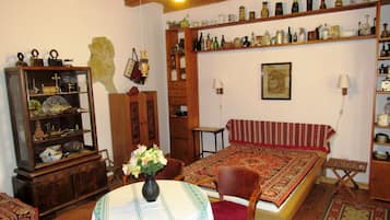 Room, 1 Bedroom, Smoking, Private Pool | 1 bedroom