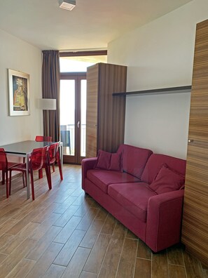Superior Condo | Desk, laptop workspace, free WiFi, bed sheets