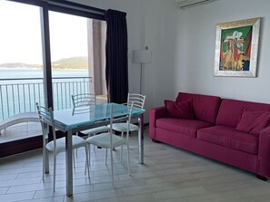 Exclusive Apartment | Living area | 30-inch TV with digital channels - Nuraghe Apartments (Teulada)