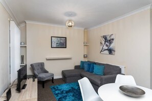 TV - Cecil Lodge - 2 Bed Apartment (Swansea)