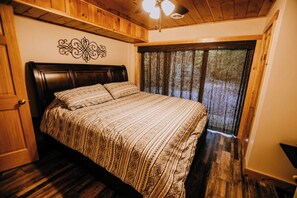 4 bedrooms, iron/ironing board, WiFi, bed sheets - Adirondack Lakeside Cabin w/ Beach Access, Panoramic views, incl SUP, onsite B&G (Cold Brook)