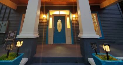 New Lower Rates! Amazing 8 Bedroom 3 Story Downtown Hot Springs! No Admin Fee!!