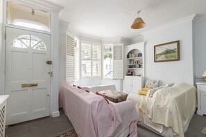 วิลล่า (3 Bedrooms) | ห้องนั่งเล่น | ทีวีจอแบน 32 นิ้ว พร้อมช่ องเคเบิล, ทีวี