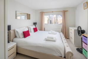 City Apartment (2 Bedrooms) | 2 bedrooms, iron/ironing board, WiFi, bed sheets