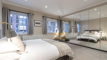 3 bedrooms, desk, laptop workspace, iron/ironing board