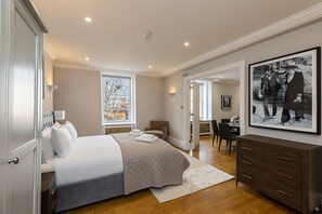 Leilighet (2 Bedrooms) | 2 soverom, skrivebord for bærbar PC, strykejern/-brett og wi-fi