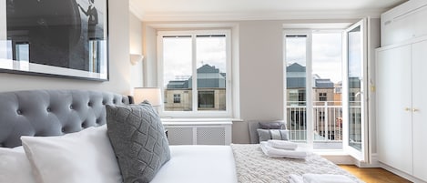 Apartemen (2 Bedrooms) | 2 kamar tidur, ruang kerja ramah laptop, setrika/meja setrika, dan Wi-Fi