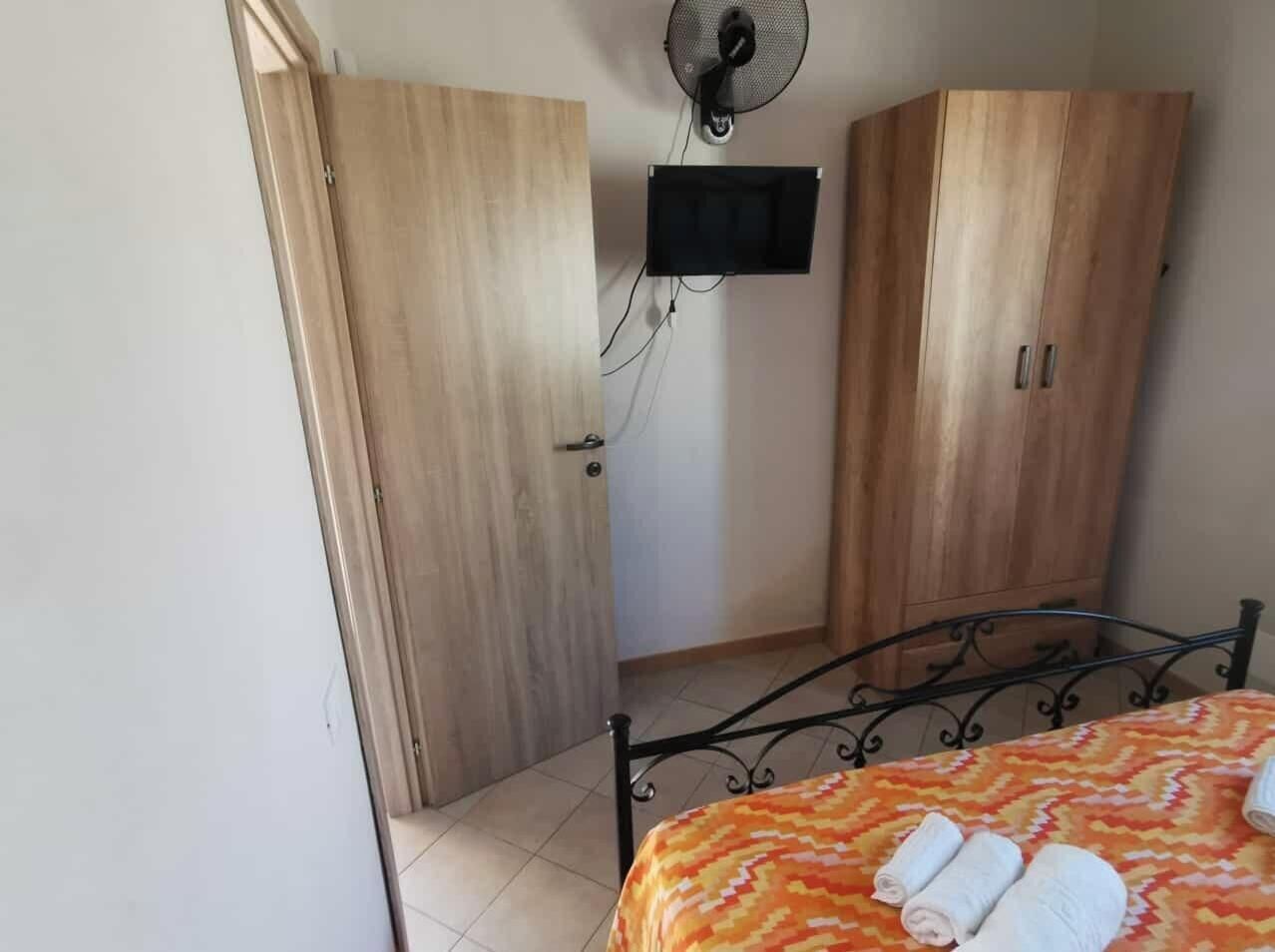 3 habitaciones, tabla de planchar con plancha y wifi gratis 